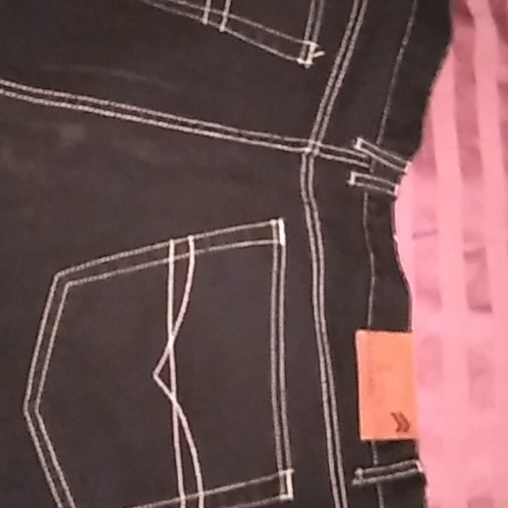 Shorts - Picture 3 of 4